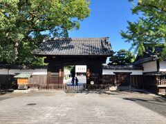 　こちらは隣接の徳川園入口