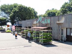 風の市場によって野菜を少々。
ついでにおはぎも♪

義父がいつも通る道を通ったのですが、
片道1時間ちょっとのドライブで結構楽しめました。
それにしてもアウトバック、すっげ～いいですよ。
