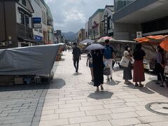 朝市到着。自宅ではあまり料理しない人間なので市場に行っても基本見る専門。海産物は大好きだが買って帰る事はほとんどありません。

だが、