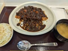 東名高速道路足柄サービスエリアでお昼ご飯。
とんかつさぼてん でボリューム満点のとんかつデミグラスソースかけ。
食べきれず・・・主人とシェアしました。