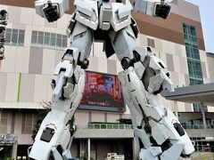 作品番外編って感じですが、お台場のシンボル『実物大ユニコーンガンダム立像』https://www.unicorn-gundam-statue.jp/
横浜には動くのもあるんでガンダム人気は不滅ですね。