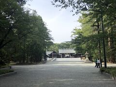 当初は、まず円山公園駅からバスで大倉山ジャンプ競技場にいくつもりでしたが、バスの時間まで余裕があったので、最初に北海道神宮に行く事に。
行きは違う道から来たので、この写真は後から撮りました。