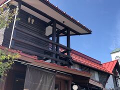 13時も回った頃にようやくお腹も少し減ってきた気もしたんで、HIRAMATSUで紹介してもらったチーズ工房がやってるピザ屋さんでランチ！