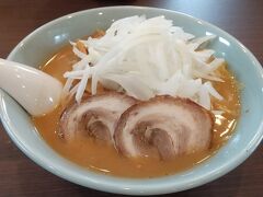 実家に荷物を置いて、お昼を食べにいきます。
もちろんラーメンです。
一軒目は行列してたので、あきらめ、次に入った「らーめんのこじま」(お店の写真撮り忘れました(^o^;))
これは私が頼んだ味噌たまねぎラーメンです。