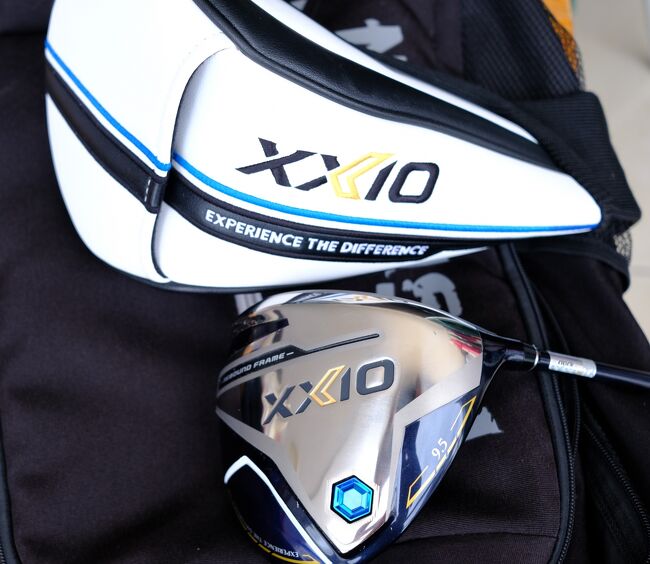 9月25日(日) 　夕方お隣のセンタンデパート２階のスポーツ店で念願のドライバーゼクシオ12を購入しました。<br />値段は20900B　≒　８００００円　日本で買うよりも２万円ほど高いです。<br />後日ゴルフ場で打ってみましたが予想どうり以前使用のクラブよりも振りやすく1０ヤードは前に行っているようです。