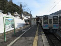 南小谷駅で乗り換えです。ここから先は1両なので座席の争奪戦になります。なんとか座席を確保できました。