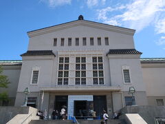 本日は天王寺公園内にある、大阪市立美術館へやってきました。