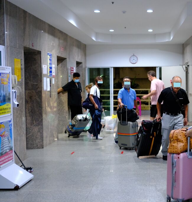 9月26日(月)　ビュタレーコンドミニアムに２週間滞在の友人4名が帰国しますので見送ります。