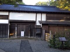 武蔵国分寺跡資料館　朝早いのでまだ閉まっています。