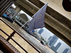 【タイ最古の日本料理店：花屋1976】

BTSでサパーンタクシン駅まで行って...


写真：てなわけで、すごくいい気分～