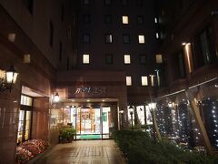 盛岡ではホテルエース盛岡というホテルに泊まりました。
ホテル前の玄関の装飾がきれい。
