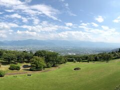 夕方のトワイライトタイムには、煌めく山梨市の夜景を眺めながらお酒も飲めるそうだが、我が家は相棒が?めないので、難しいね。

