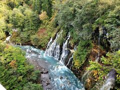 その後、車5分程で到着。
白ひげの滝( ﾟ∀ﾟ)
十勝岳の火山噴火で、出来た滝だそう。