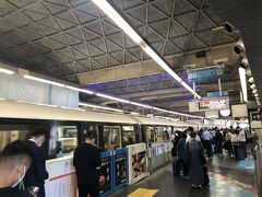 浜松町駅からはモノレール空港快速に乗り換え。