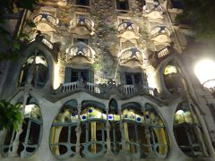 Casa Batllo
ガウディ建築です。
窓のうねうねが好き。