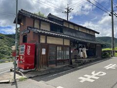 お昼は棚田近くの定食屋さん『こまめ食堂』へ。

こちらは小豆島産のそうめんやオリーブ牛を使ったバーガーがいただけるお店で、棚田を見渡すテラス席もありました♪