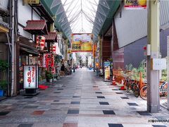 トキワ新町から高松中心街へ続くライオン通りアーケード商店街の宗家川福本店。
郡部発祥のセルフ系の讃岐うどんとは別物の讃岐うどんが味わえます。