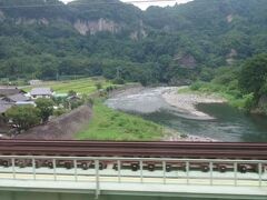 ★12：30
渋川から上越線に乗って、利根川沿いの峡谷を北上します。