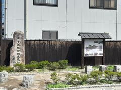街並み保存地区の案内と、碑が宮川大橋を渡った所に出ていました。