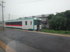 岩出山で上り列車と交換。
こちらはなんとか天気が持っているようだ。