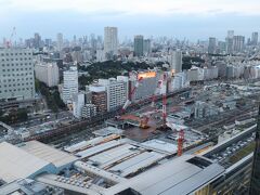 開発が進む品川駅周辺。
隣の高輪ゲートウェイ駅前にはJWマリオット東京が2025年春に開業予定。
閉館したシナガワグース跡にはウェスティンが建つとか？