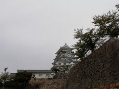 駅からすぐ近くの所に福山城公園があります。