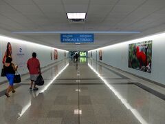 トリニダード・トバゴのピアルコ(Piarco)国際空港に着きました。