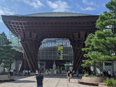 金沢駅のシンボルを撮影して、軽くお散歩します。