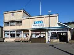 こちらは、津軽五所川原駅

今は「風鈴列車」を走っているようです。
