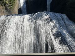 第一観瀑台からの滝です。