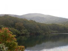 9時過ぎにチェックアウトして須川湖に立ち寄りました。
2018年夏にキャンプした須川湖野営場です。
ここで栗駒山に別れを告げて。