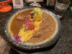 梅田界隈をぶらぶらした後、そのまま徒歩で堂島にあるスパイスカレーの名店「シナジー」を訪問