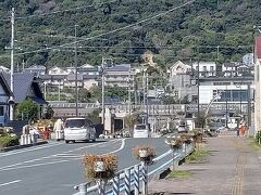 今日はここを起点としてテケテケとお散歩です。
体調が悪いのとあまりにも暑いので、ウォーキングは避けていたのですが、台風を二つやり過ごして少し涼しくなった事と体調がが悪いとはいえ、運動不足は良くないので、テケテケします。ウォーキングウェアも新調したしね…。

あれ? あそこ(真ん中やや上)…崩れたのかなぁ～、拓いているのかなぁ～。