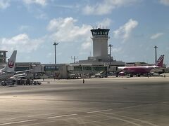 出発は遅れましたが、定刻前に新石垣空港に着陸。