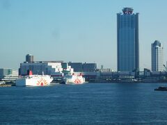 白い船体に赤い太陽のデザインは”フェリーさんふらわあ”です、

旧関西汽船と言えば関西では懐かしい方もいると思います。

大阪南港コスモフェリーターミナルから別府・志布志航路乗り場です。