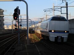 福井駅に16時44分発新大阪行き特急「サンダーバード34号」が入ってきました。