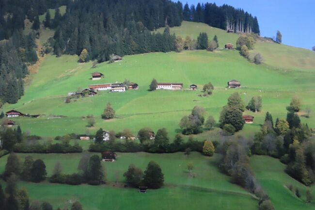 車窓風景　<br />インスブルックからグロースグロッナー山岳道路に行く途中の車窓風景です。