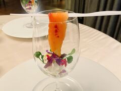 ディナーは友人が予約しておいてくれたクロスホテル大阪内の「TERRACE & DINING ZERO」へ