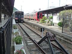 線路の先端に在る車止めは鋼材を櫓型に組んだものです、

今では殆ど見掛けなくなりましたが門司港駅にはよく似合います。