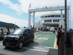 そんなこんなで直島の宮浦港に到着！

高速艇ですと船の中を歩き回る事が出来ないのですが、フェリーだと歩き回れるので沢山写真を撮る事が出来ました！