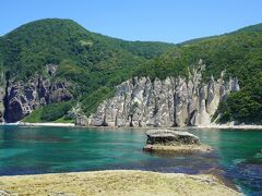 （五百羅漢）
水がキレイなのに感激しました。ここは、奇岩が連なる秘境です。巨大で変わった形の岩がゴロゴロ並んでいて、奇岩には仏にちなんだ名前が付けられています。ここは極楽浄土だと思った人たちが名づけたのでしょうか。