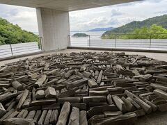 昨日は夕方の食事前に見た作品。時間が変わると印象が違います。