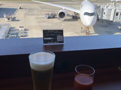 伊丹空港でチェックインしてラウンジへGO
6週間ぶりのラウンジビールです♪