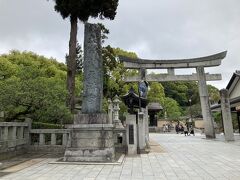 太宰府天満宮に到着。
駅から10分弱です。
どんより。
今にも雨が降りそう(~_~;)
