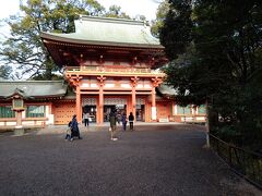 楼門。
千葉神社と似てる？