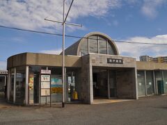 　西戸崎駅駅舎