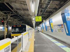 4:47　まずは御茶ノ水とは正反対の総武線三鷹行きに乗車。始発です。さすがは東京。午前4時台から電車が走っている。