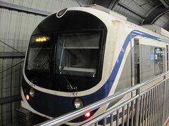 マッカサン駅に到着しました。
料金はTHB35でした。

電車も格好がいいですね。また、運行本数もそこそこ走っているので、1本乗り遅れても安心して利用できます。
