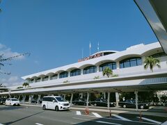 1時間40分ほどのフライトで宮崎空港へ到着
名前の通り南国感あふれる空港です。
今回のレンタカーは一番安かったJネットレンタカー
営業所は車で5分足らずの場所でした。