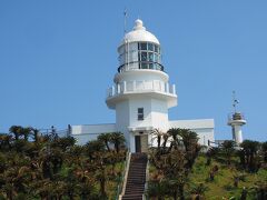 次に向かった先は天然記念物の野生の御崎馬が草原で戯れる姿を見ることの出来る都井岬へ
先に一番奥にある都井岬灯台へ。